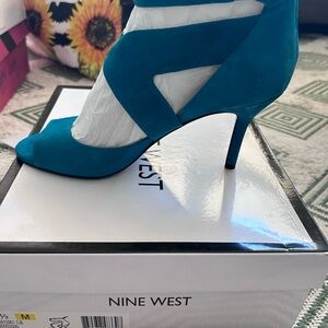 Nine West Blue Stiletto Heels with V-Cut Design